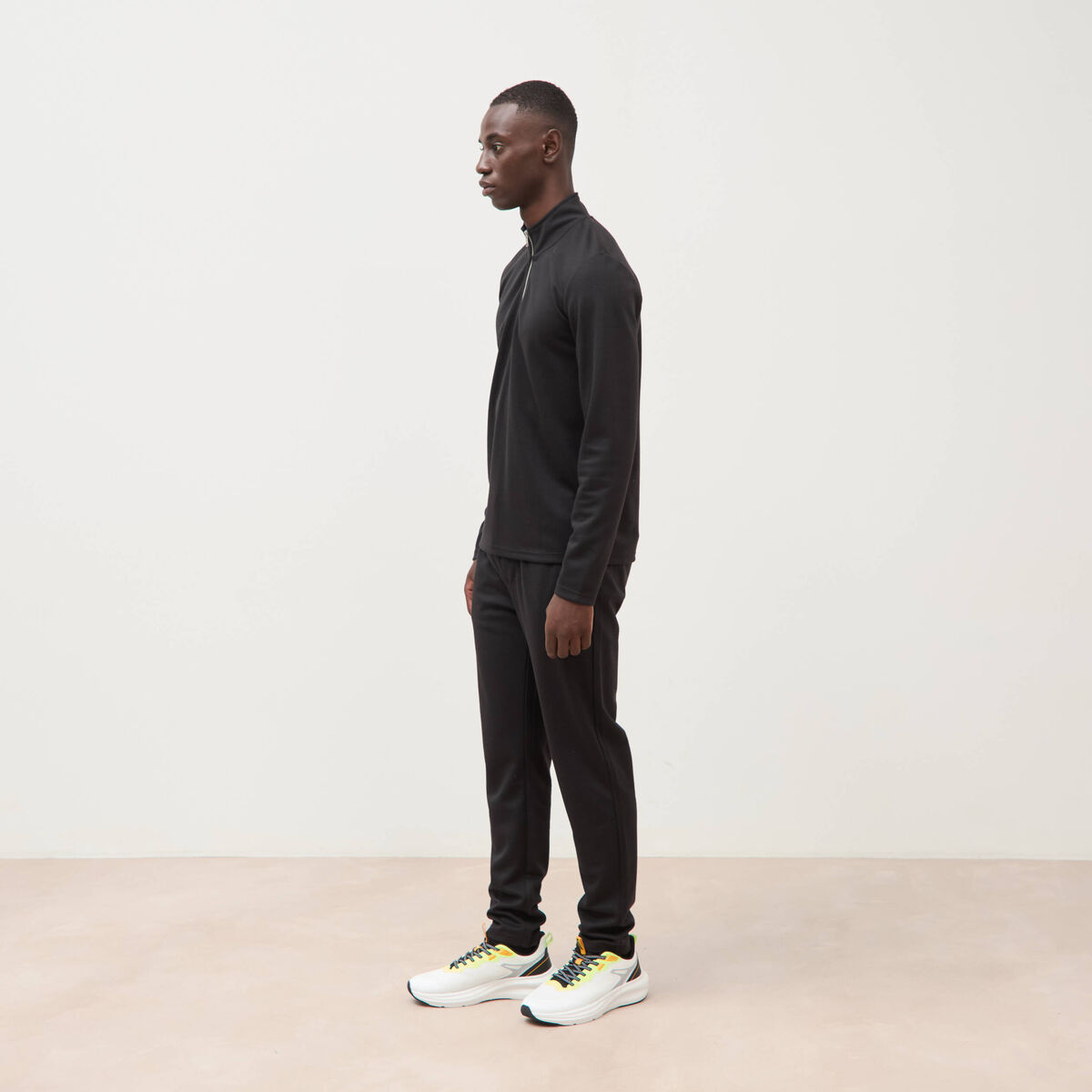 Sweat droit col montant manches longues noir homme