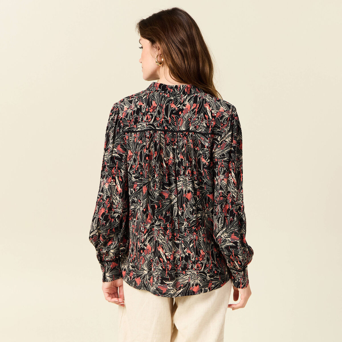 Chemise manches longues col v fluide noir femme