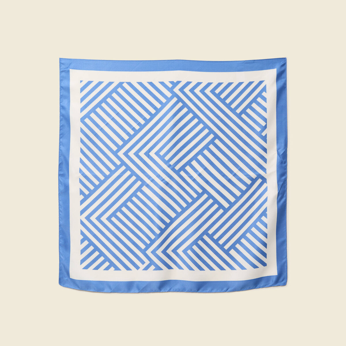 Foulard satin&eacute; bleu ciel femme