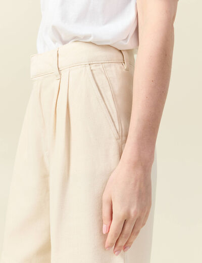 Bermuda droit pinces en jean ecru femme