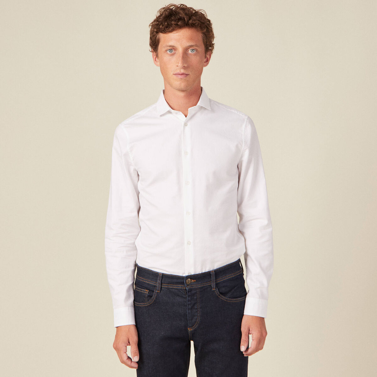 Col cintr&eacute; en coton manches longues blanc homme