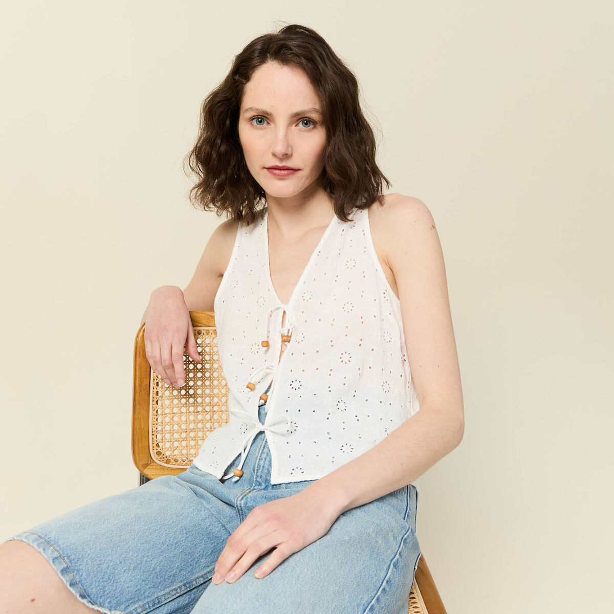 Gilet sans manches nou&eacute; ecru femme