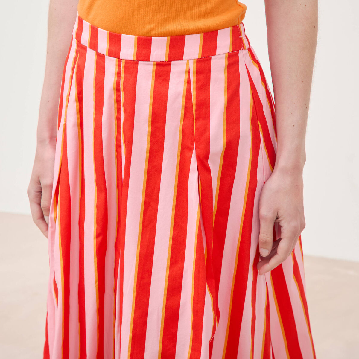 Jupe longue &eacute;vas&eacute;e en coton ray&eacute; orange corail femme