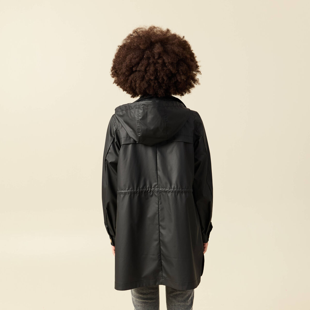 Parka longue droite d&eacute;perlante &agrave; capuche noir femme