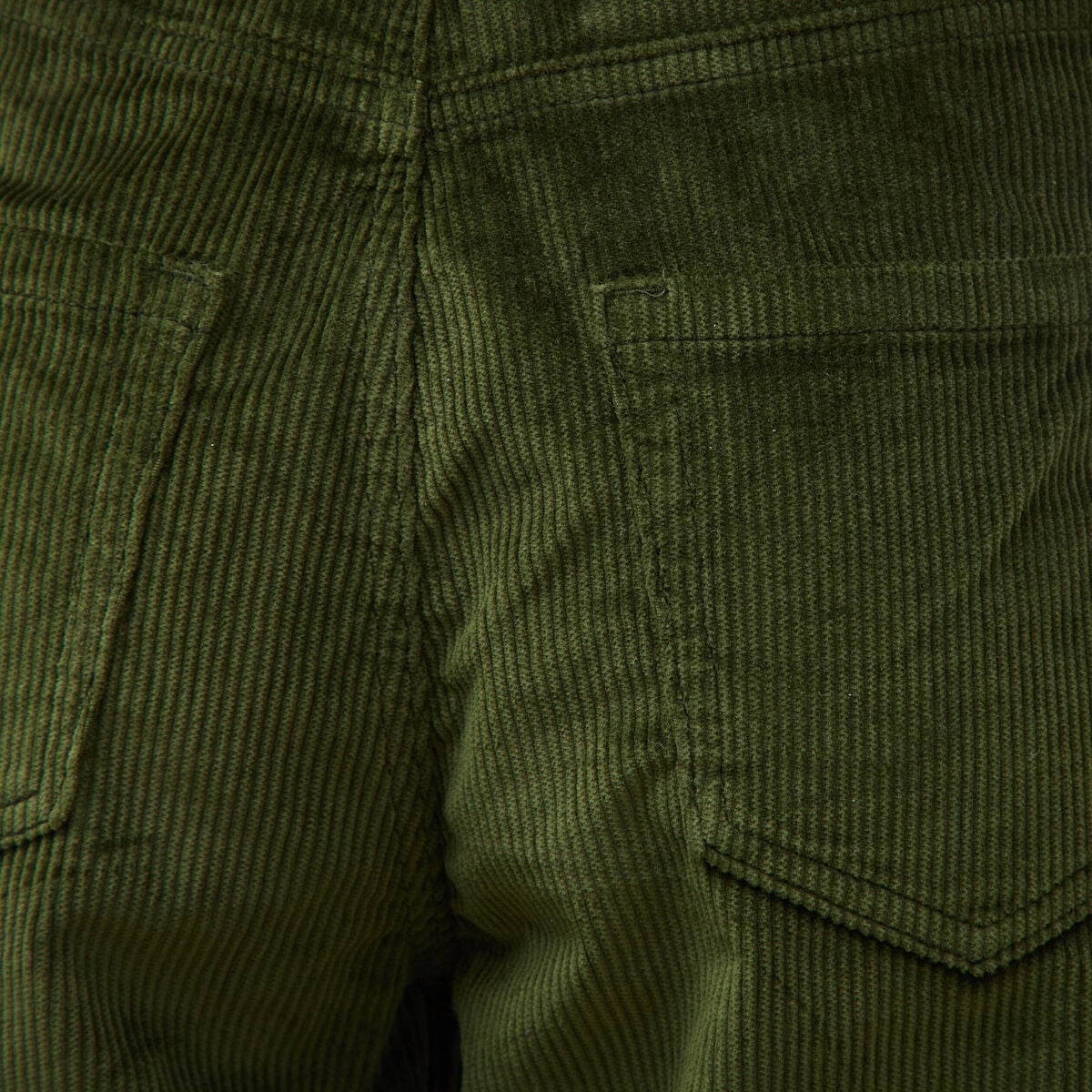 Pantalon taille haute velours resserr&eacute; vert fonc&eacute; femme