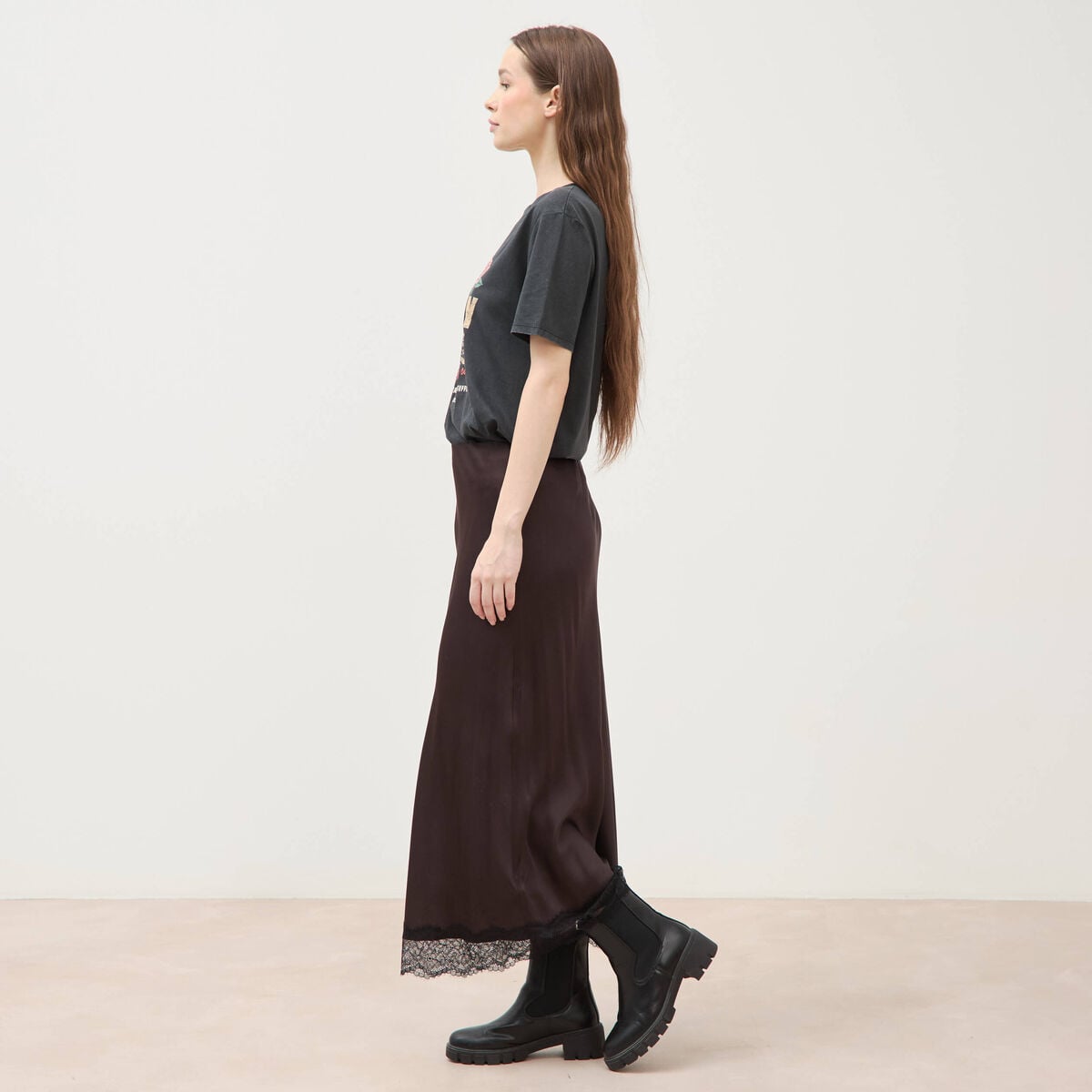 Jupe droite longue satin&eacute;e marron fonc&eacute; femme
