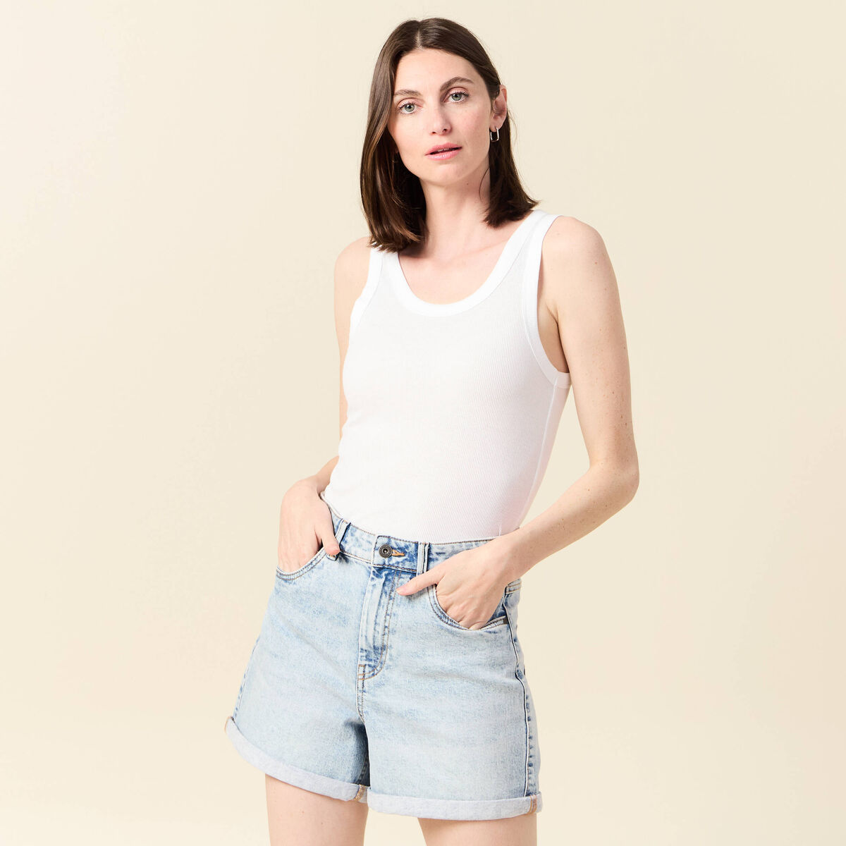 D&eacute;bardeur d&eacute;collet&eacute; sans manches blanc femme