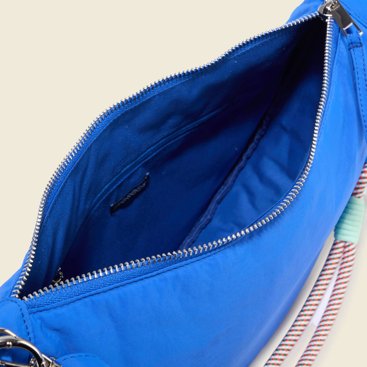 Sac bandouli&egrave;re avec doublure bleu ciel femme