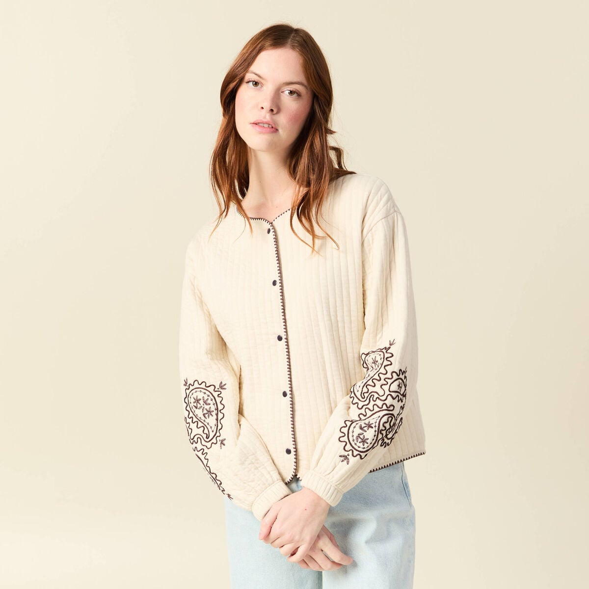 Cardigan droit court col rond brod&eacute; ivoire femme