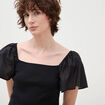T-shirt bi-mati&egrave;re ajust&eacute; d&eacute;collet&eacute; noir femme