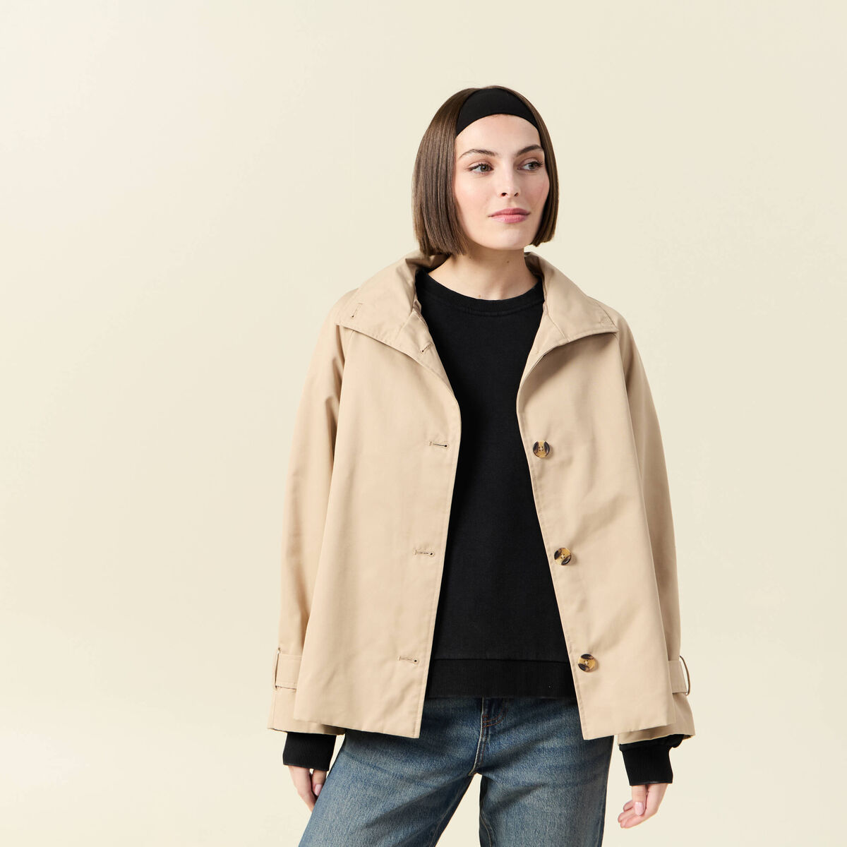 Trench droit court col montant beige femme