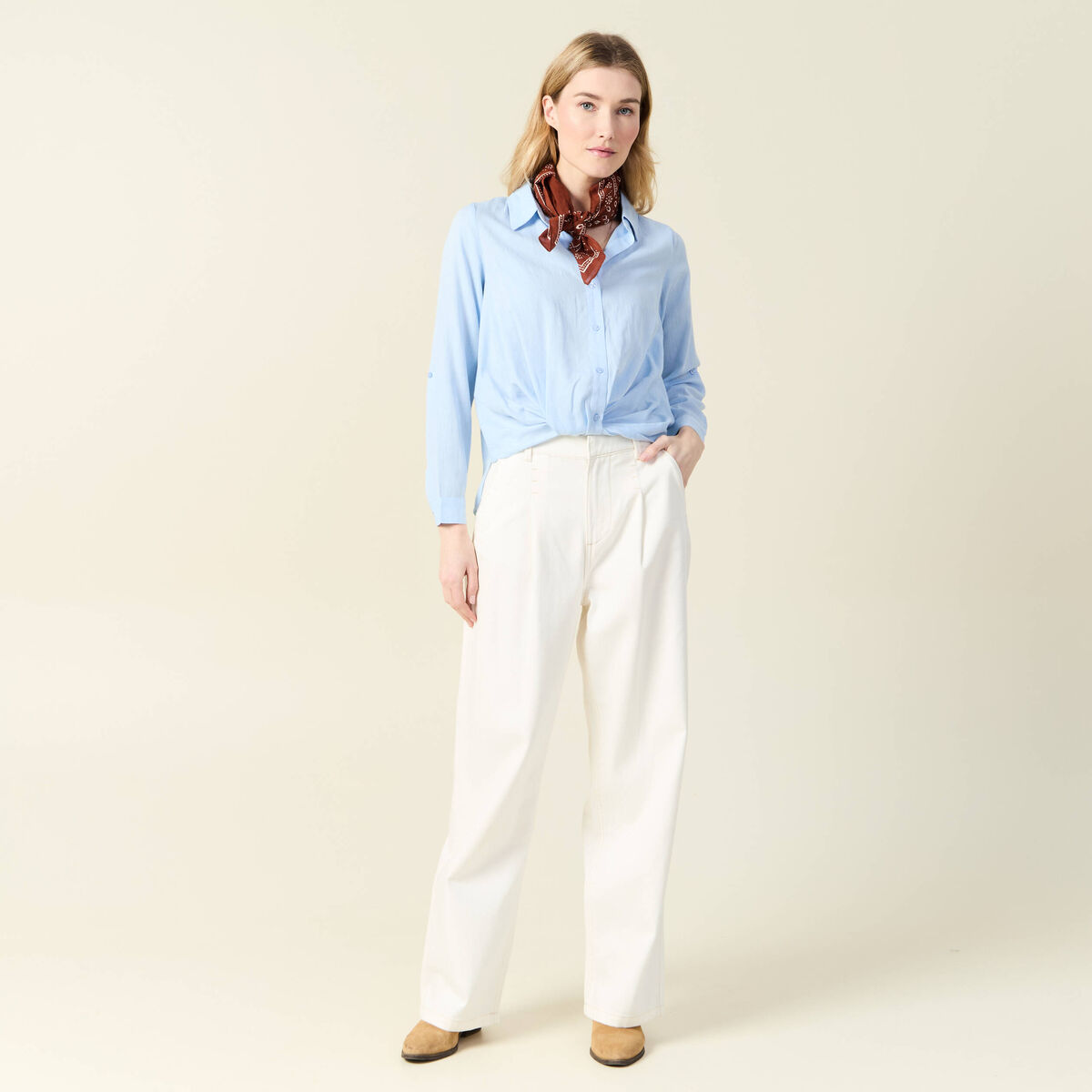 Chemise manches longues nouée bleu ciel femme