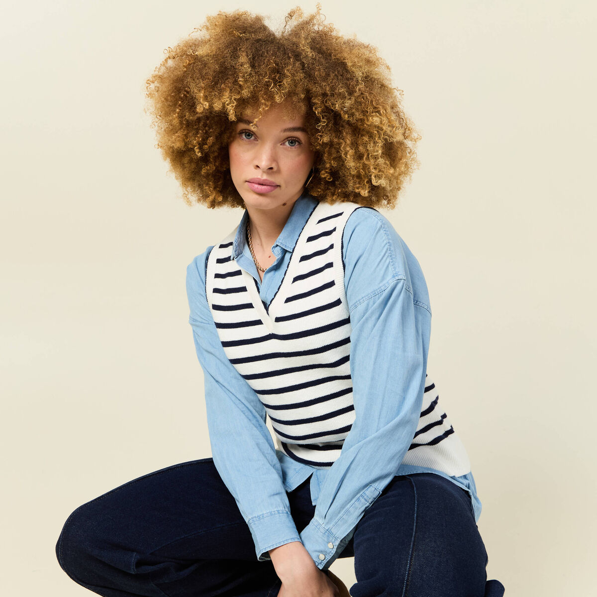 Pull sans manches col en V ecru femme