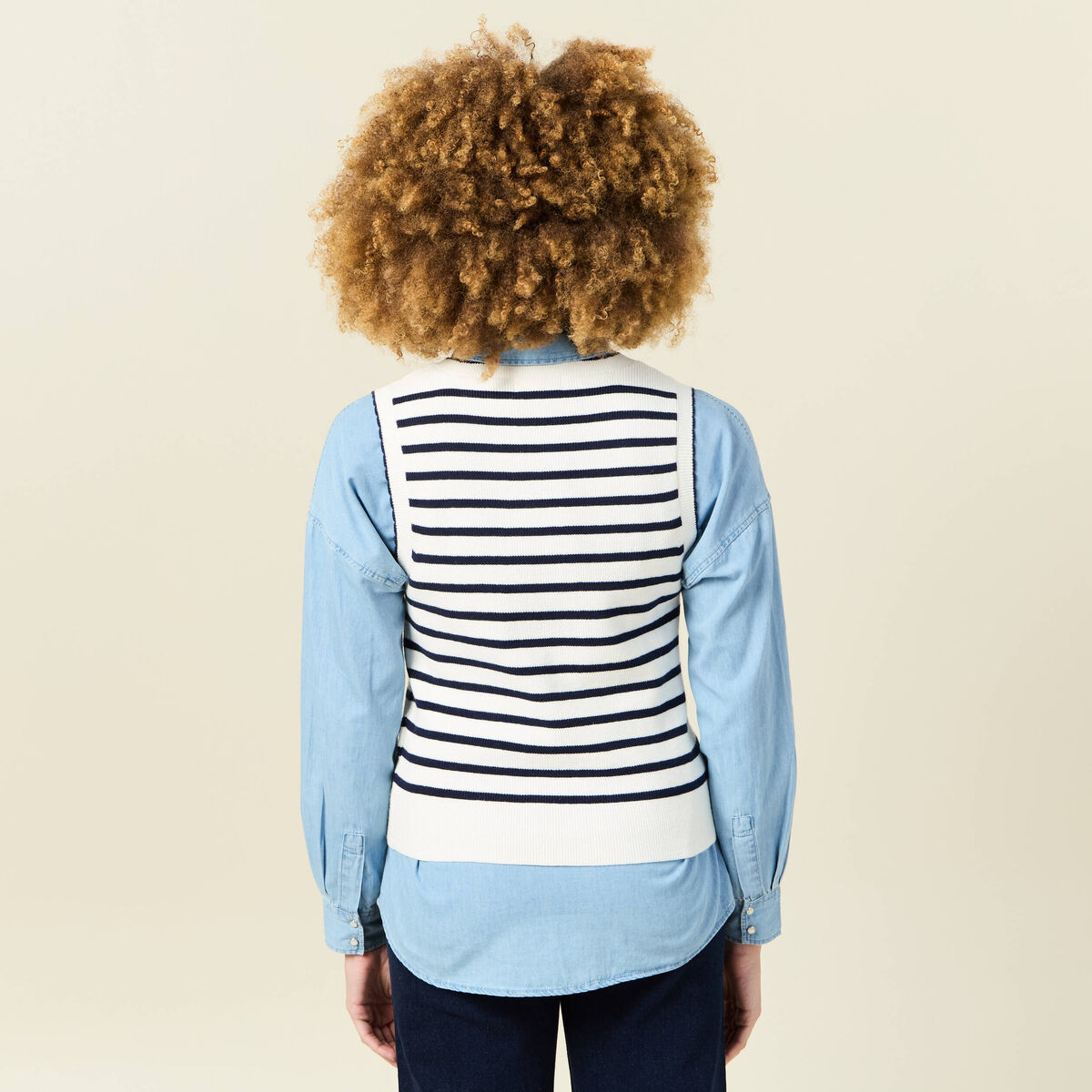 Pull sans manches col en V ecru femme