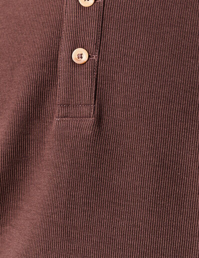 T-shirt cintr&eacute; en coton manches longues marron fonc&eacute; homme
