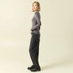 T-shirt cintr&eacute; manches longues col rond gris fonc&eacute; femme