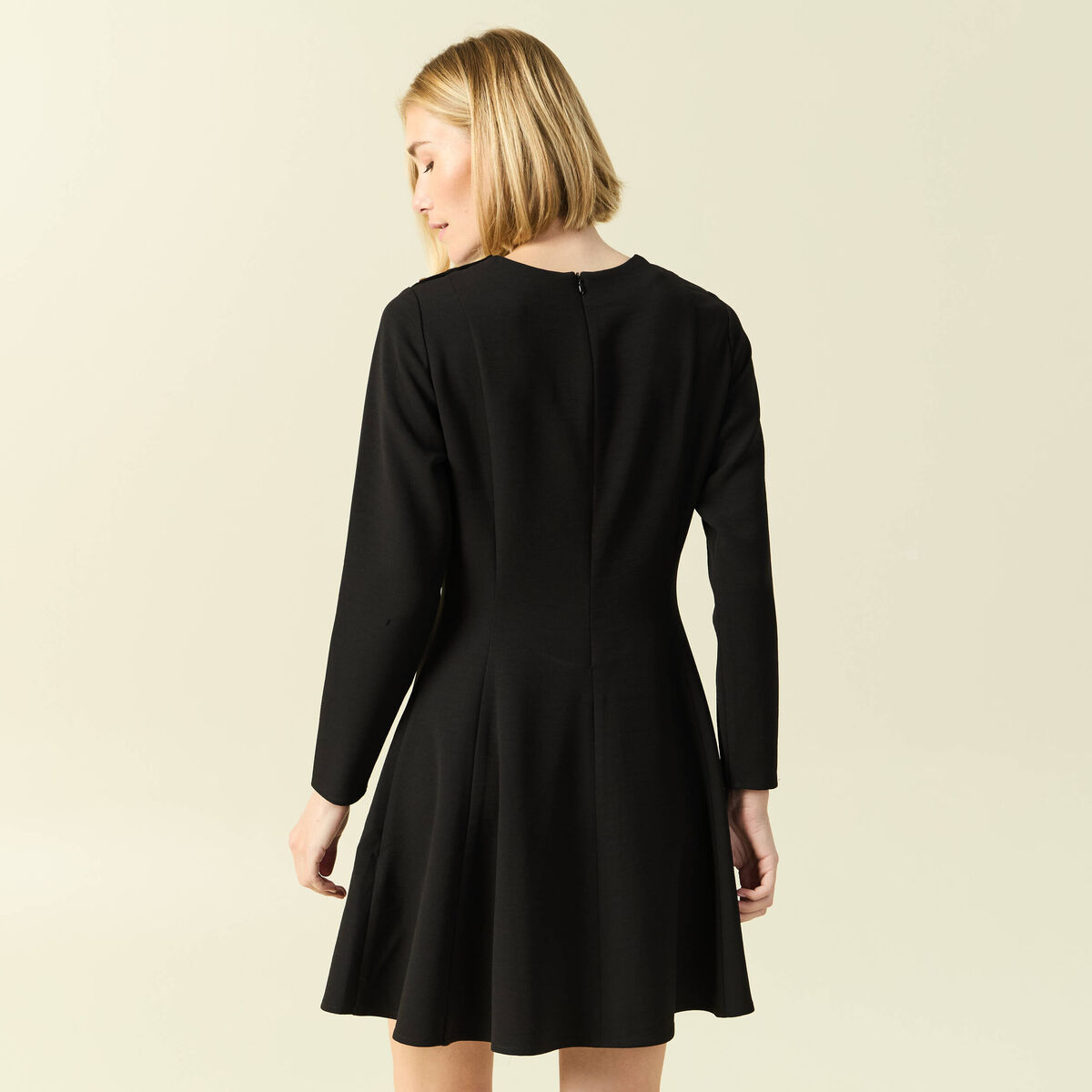Robe fluide manches longues col rond noir femme