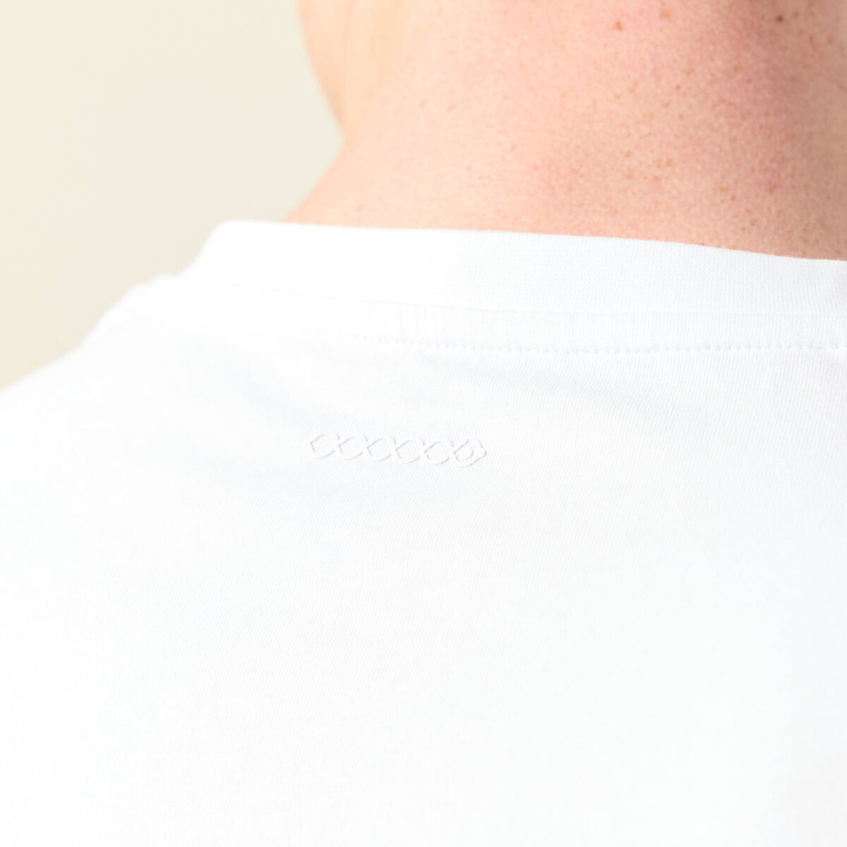 T-shirt col V homme Instinct blanc homme