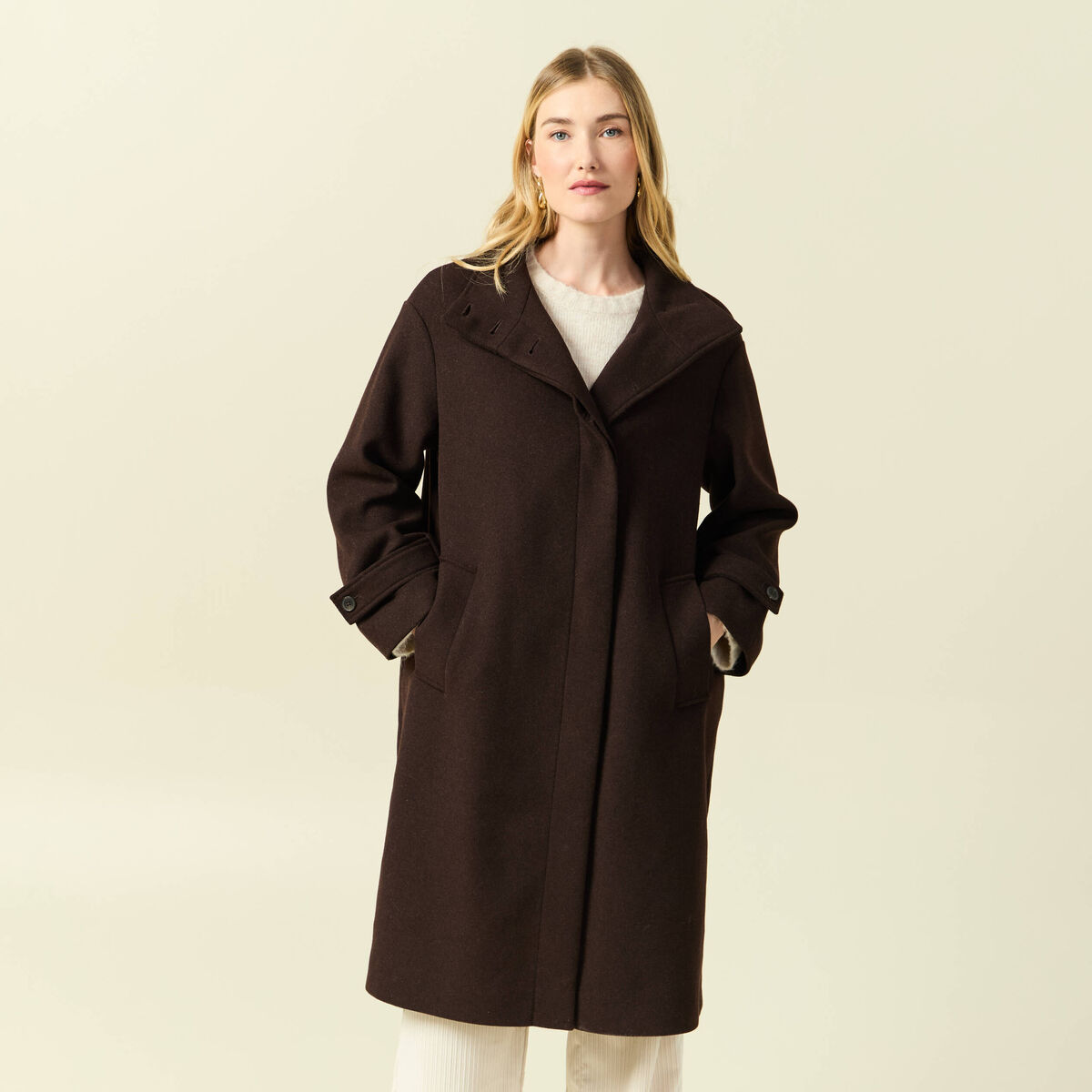 Manteau droit long col montant marron fonc&eacute; femme
