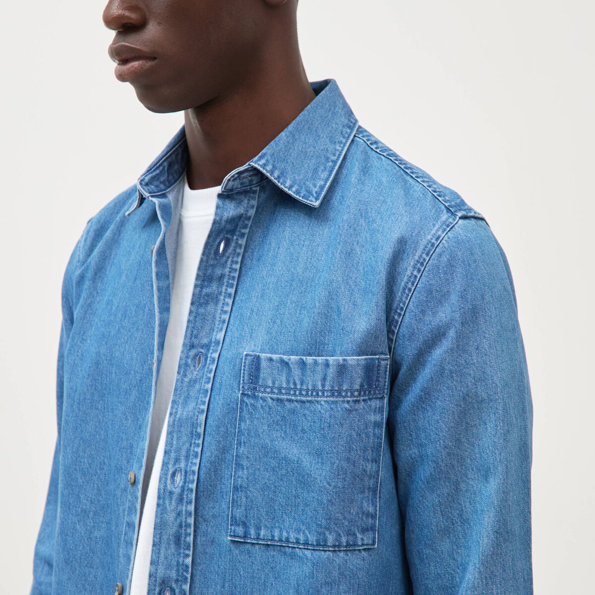 Chemise col am&eacute;ricain manches longues denim stone homme