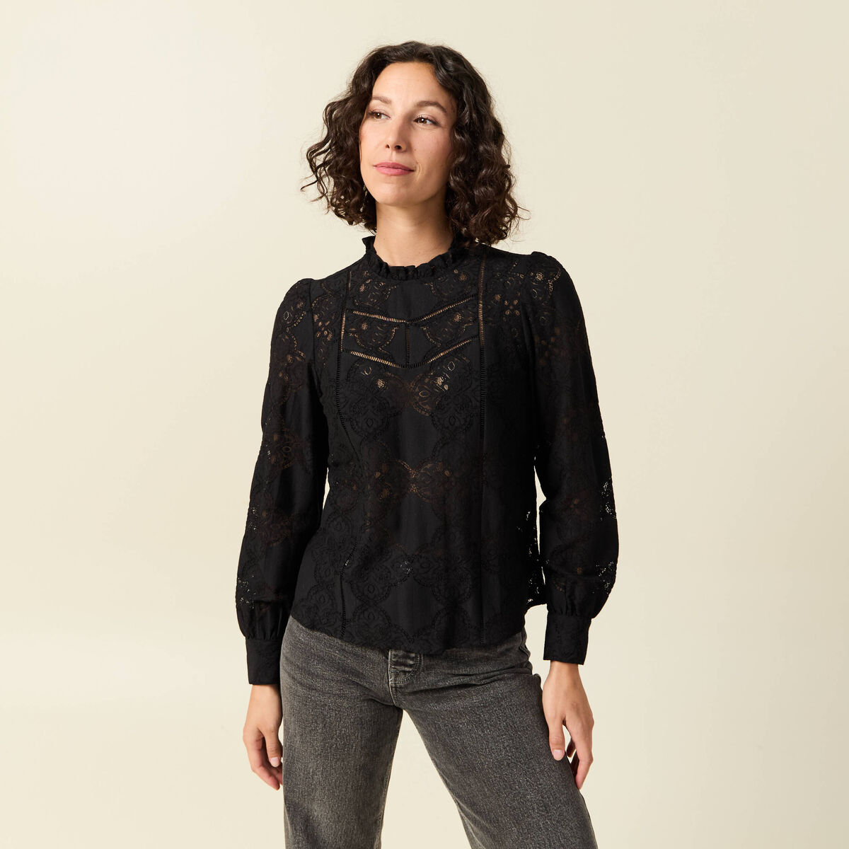 Blouse cintr&eacute;e dentelle manches longues noir femme