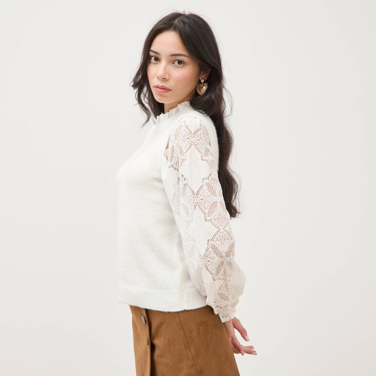 Pull droit col &agrave; volants manches longues ecru femme