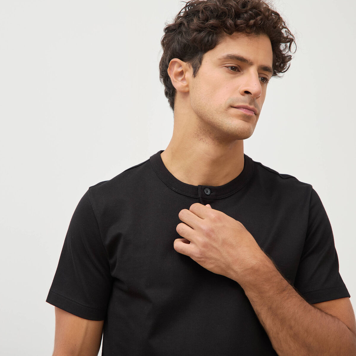 T-shirt col mao manches courtes en coton noir homme