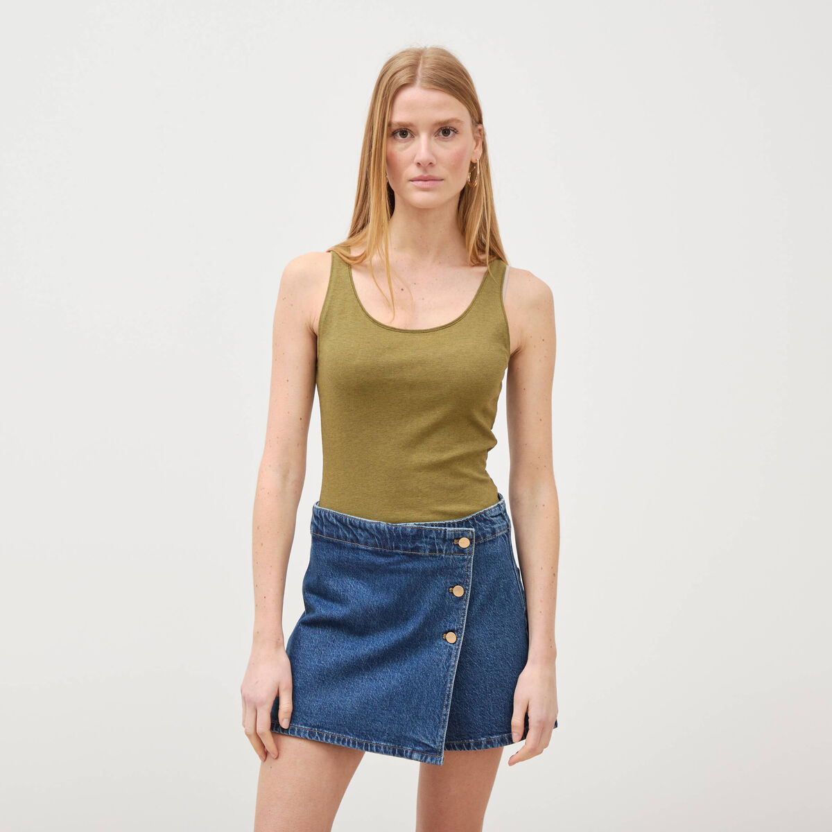 D&eacute;bardeur cintr&eacute; d&eacute;collet&eacute; sans manches vert kaki femme