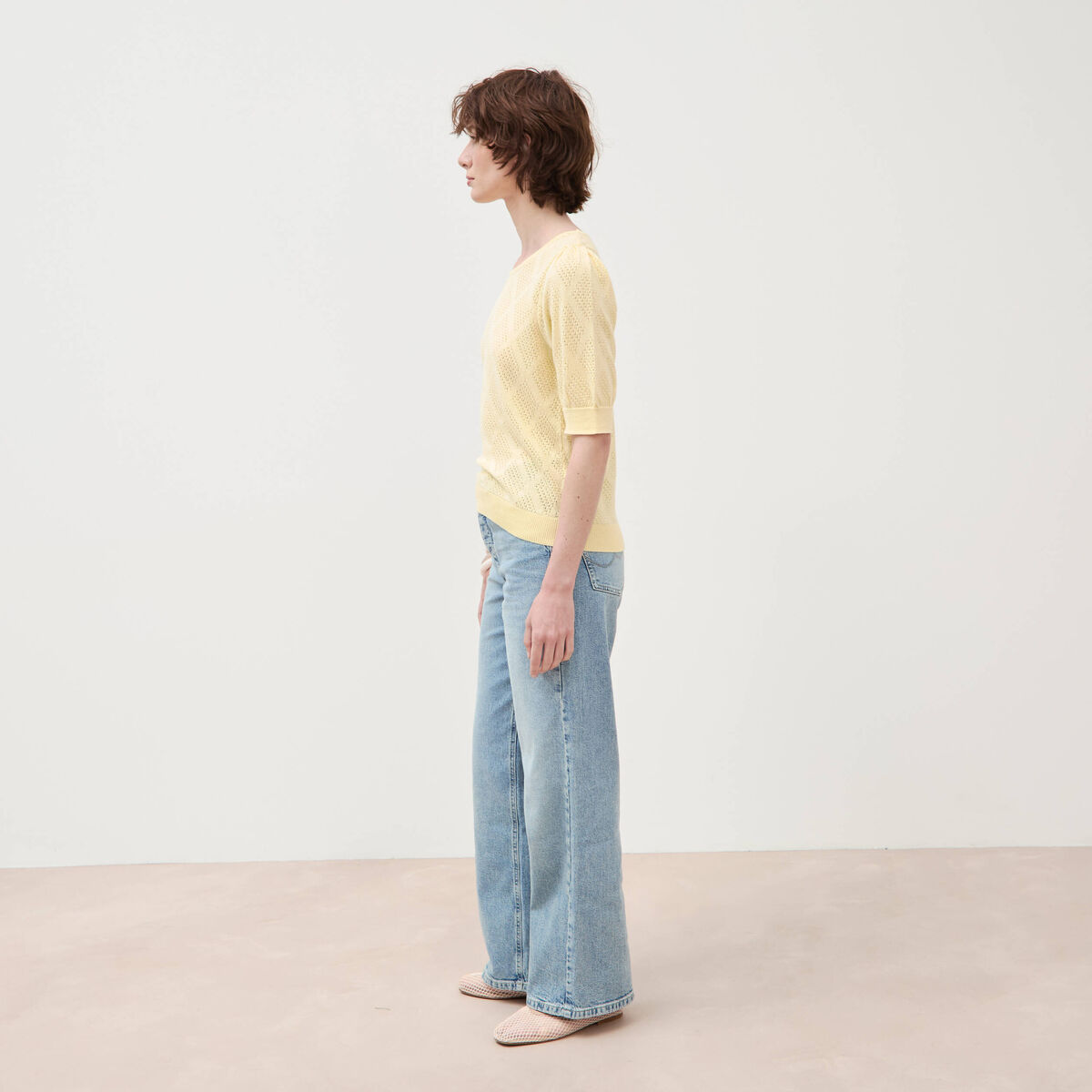 Pull ajour&eacute; droit court manches courtes jaune clair femme