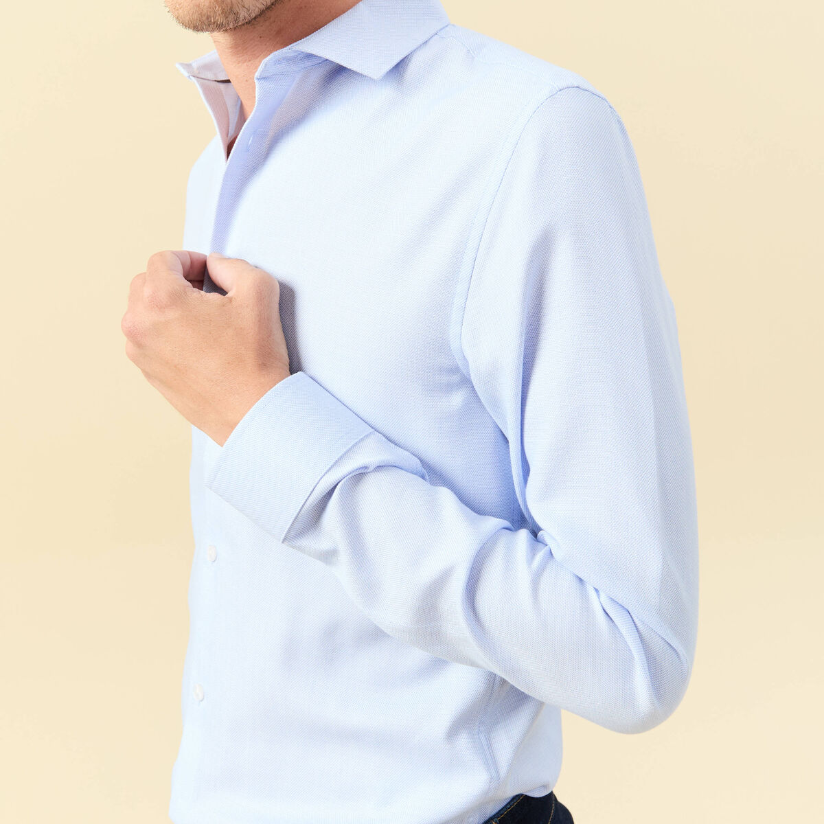 Chemise cintr&eacute;e manches longues bleu ciel homme