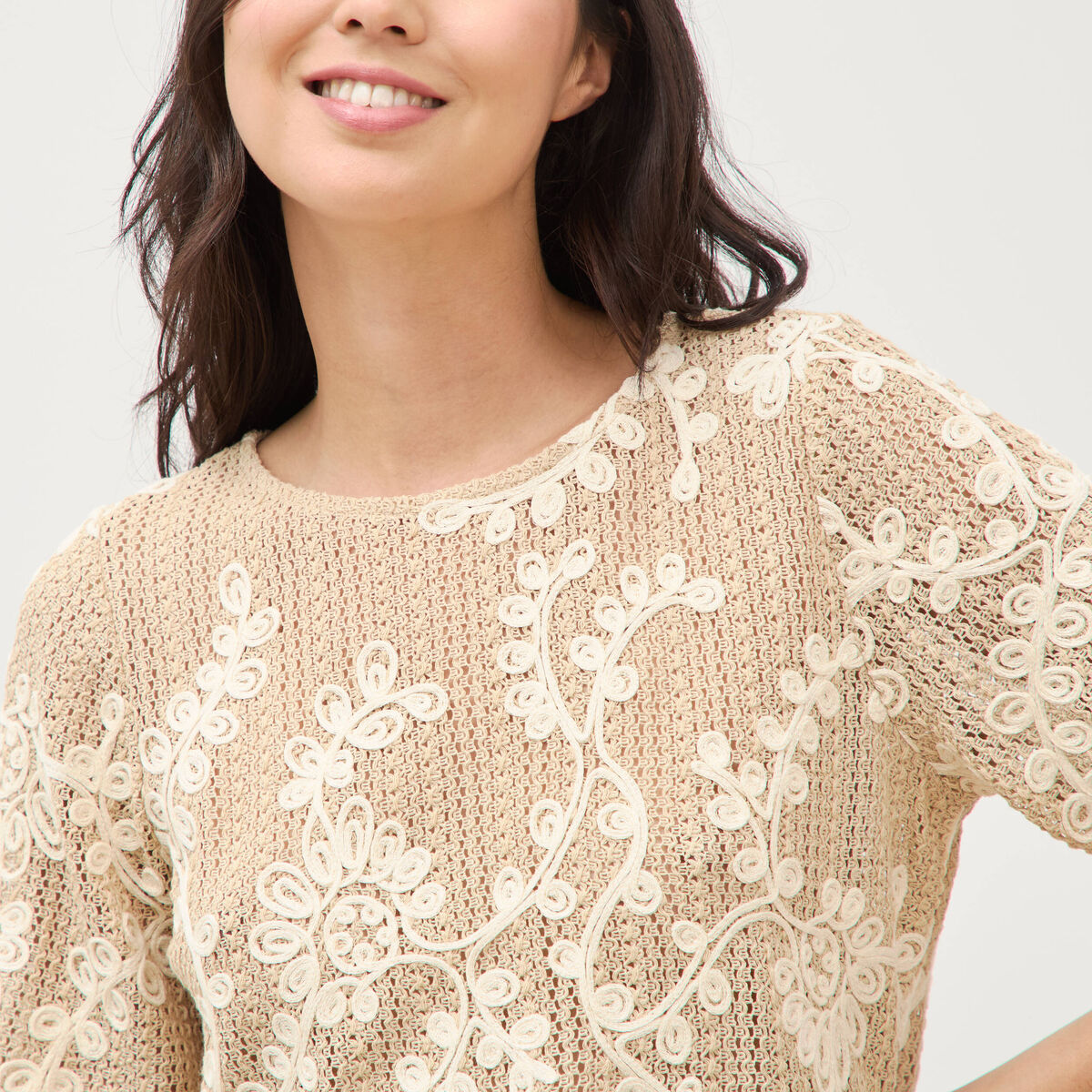 T-shirt brod&eacute; col rond manches 3/4 beige femme