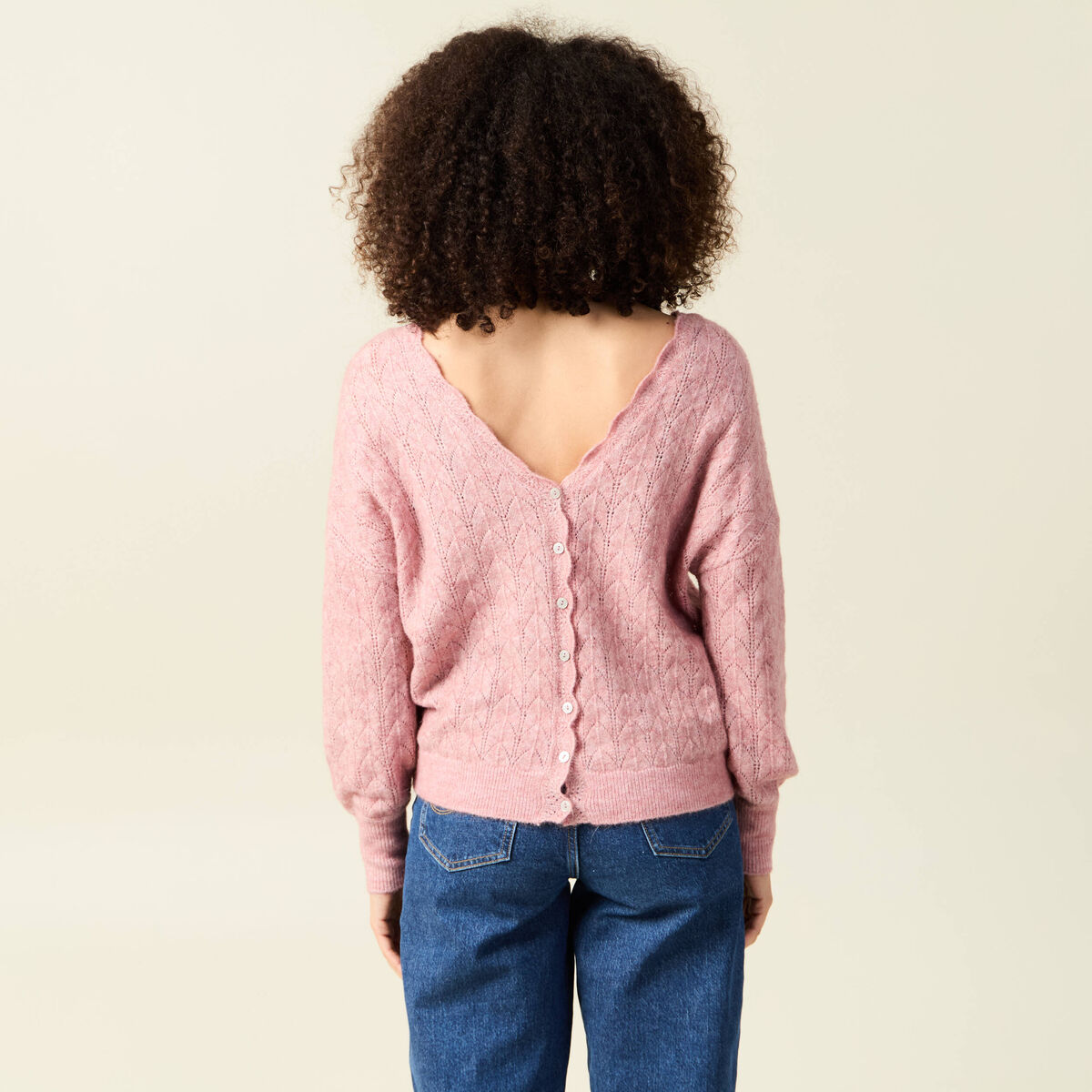 Gilet ajour&eacute; col V manches longues rose pastel femme