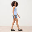 D&eacute;bardeur cintr&eacute; d&eacute;collet&eacute; sans manches bleu clair femme