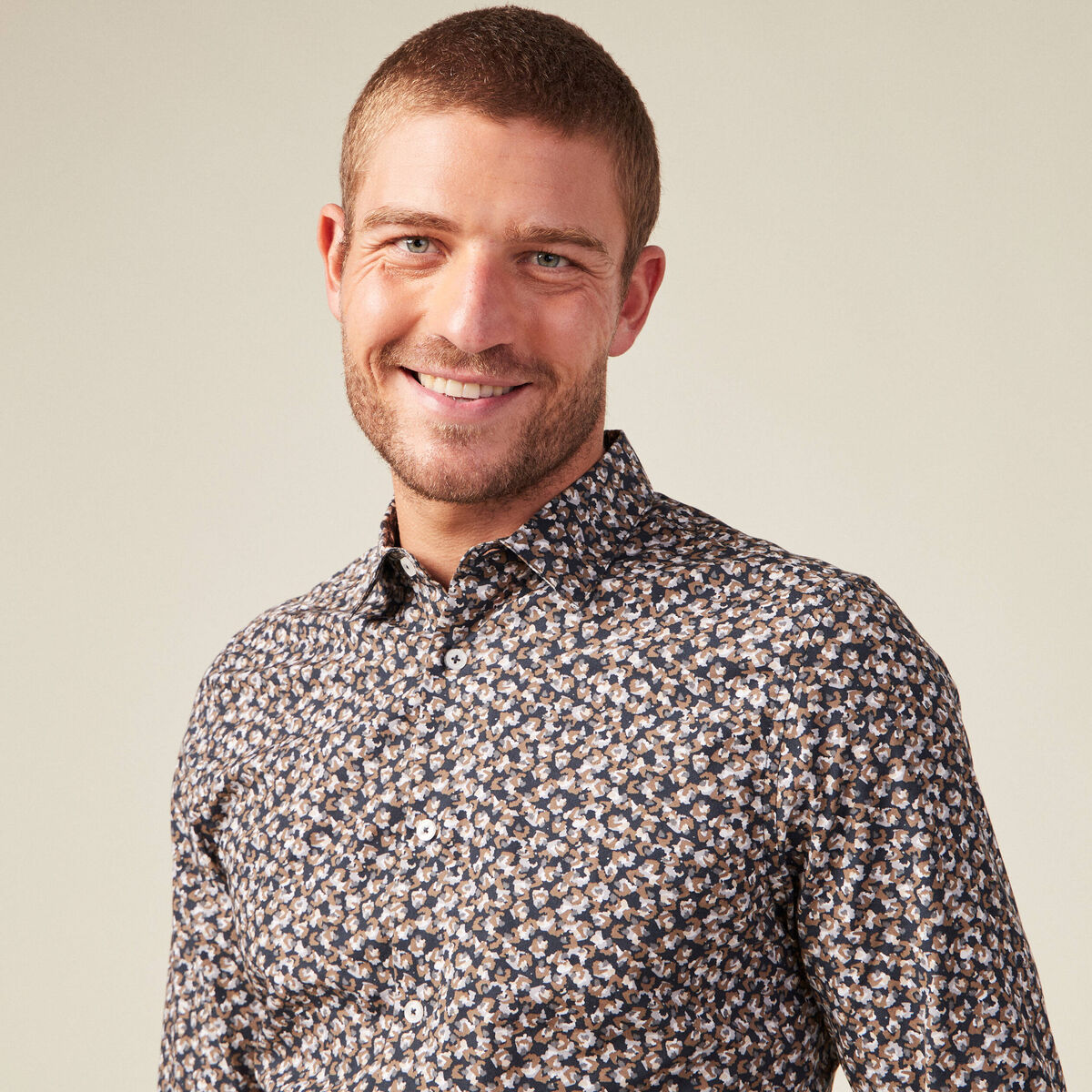 Chemise cintr&eacute;e en coton manches longues bleu marine homme
