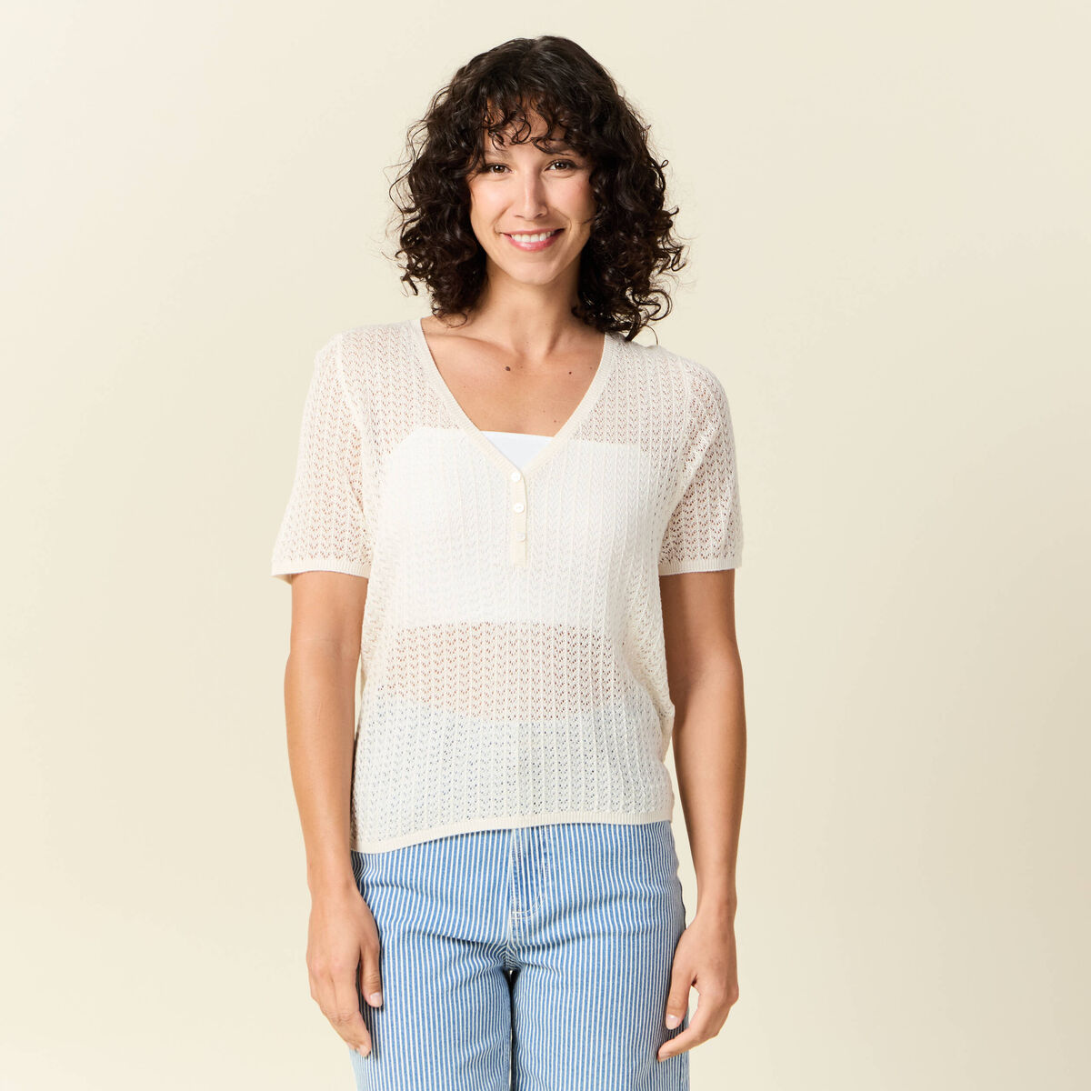 Pull manches courtes ajouré creme femme