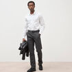 Pantalon chino avec ceinture gris fonc&eacute; homme