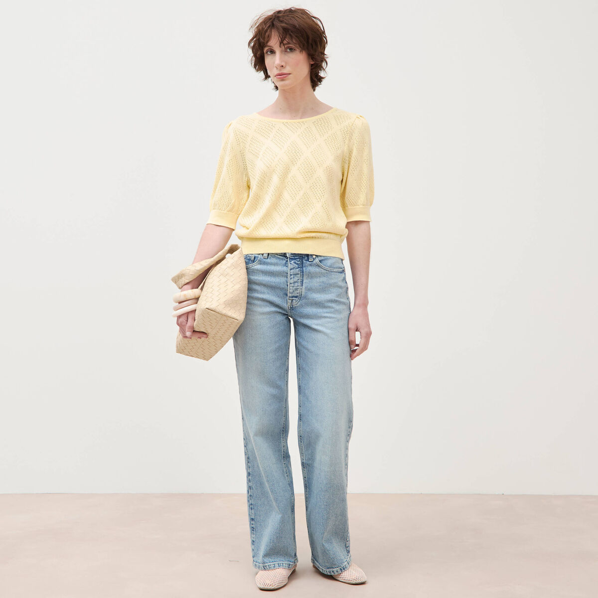 Pull ajour&eacute; droit court manches courtes jaune clair femme