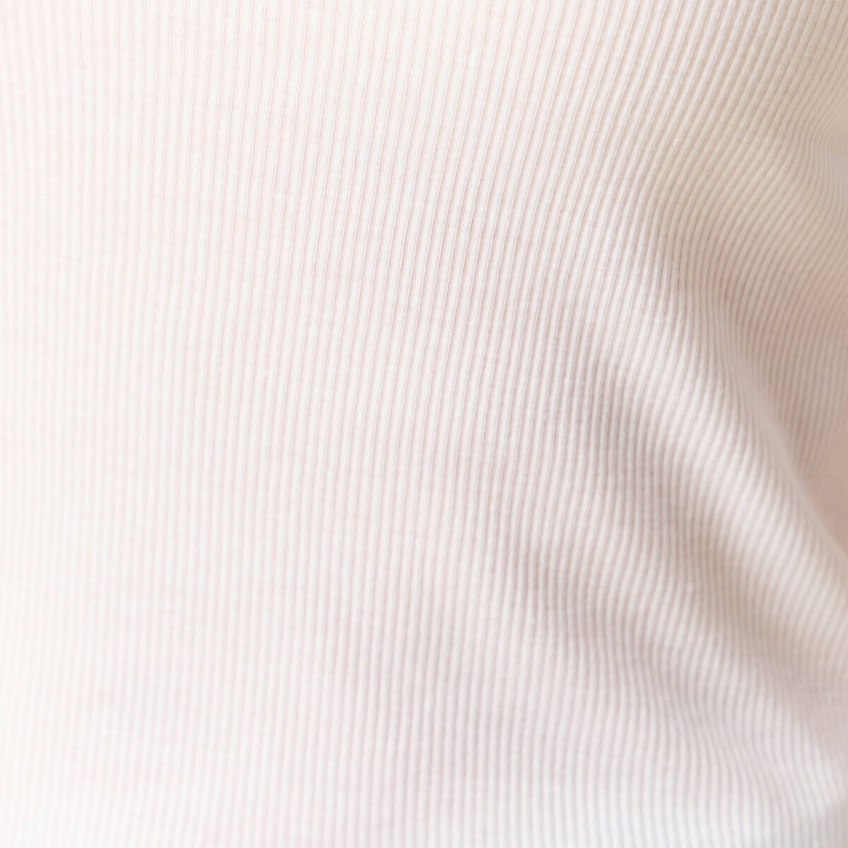 D&eacute;bardeur d&eacute;collet&eacute; sans manches blanc femme