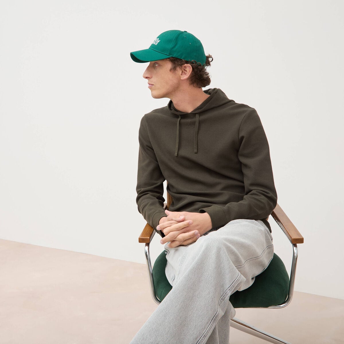 T-shirt &agrave; capuche vert kaki homme