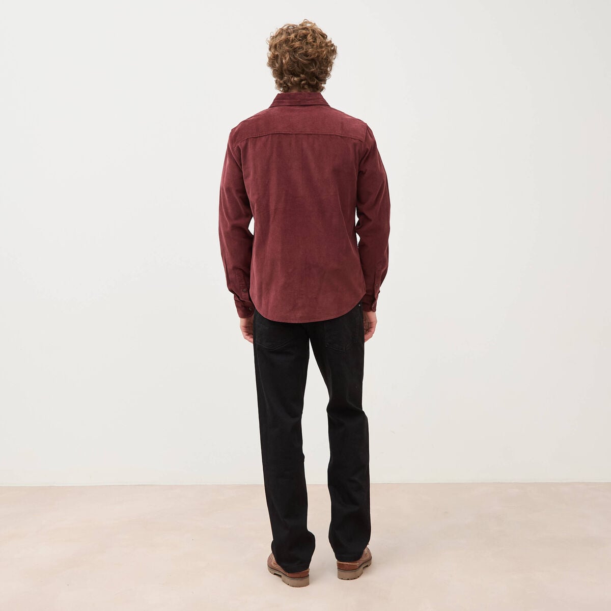 Chemise col classique en velours bordeaux homme