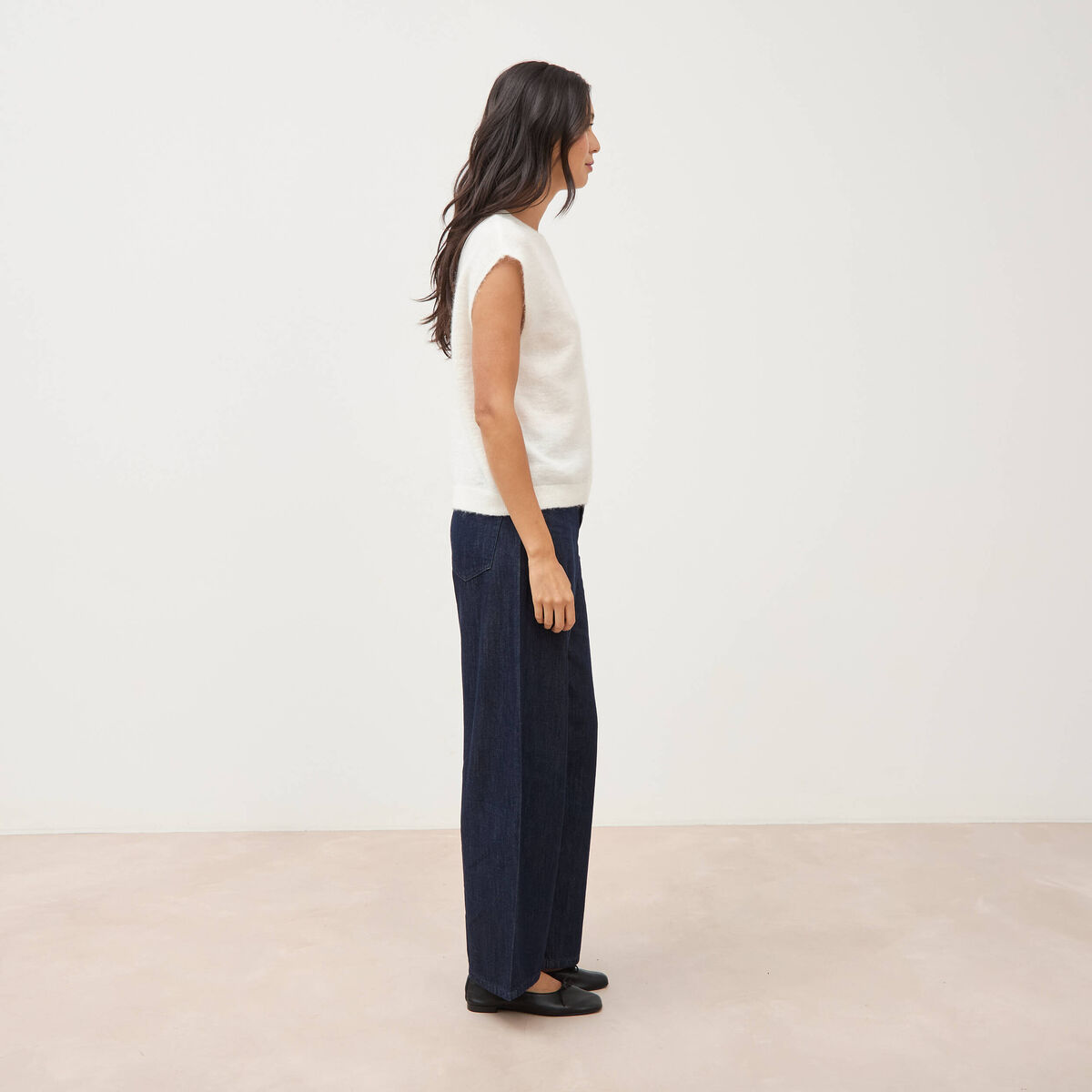 Pull droit court sans manches col rond ecru femme
