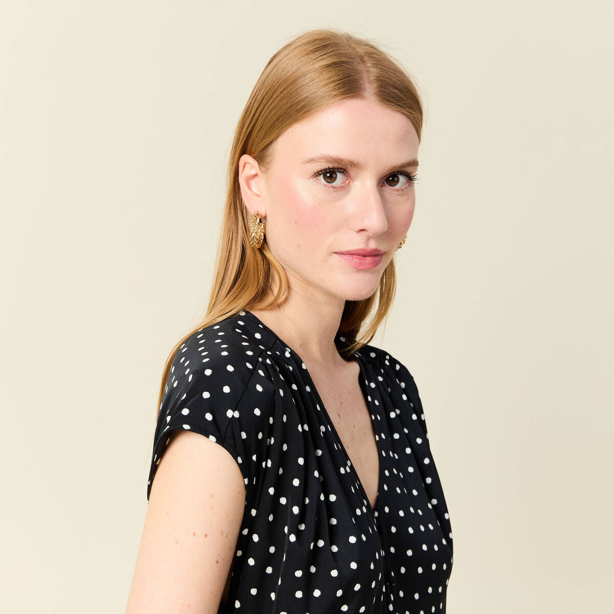 Robe midi évasée plissée satin noir femme