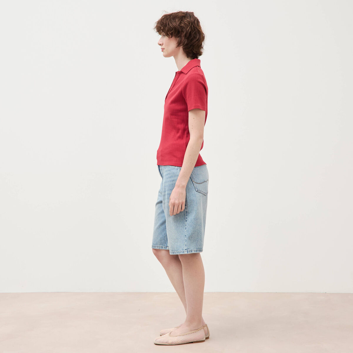 T-shirt polo ajust&eacute; c&ocirc;tel&eacute; en coton bordeaux femme