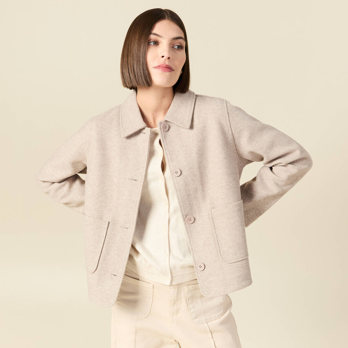 Cardigan droit court col classique creme femme