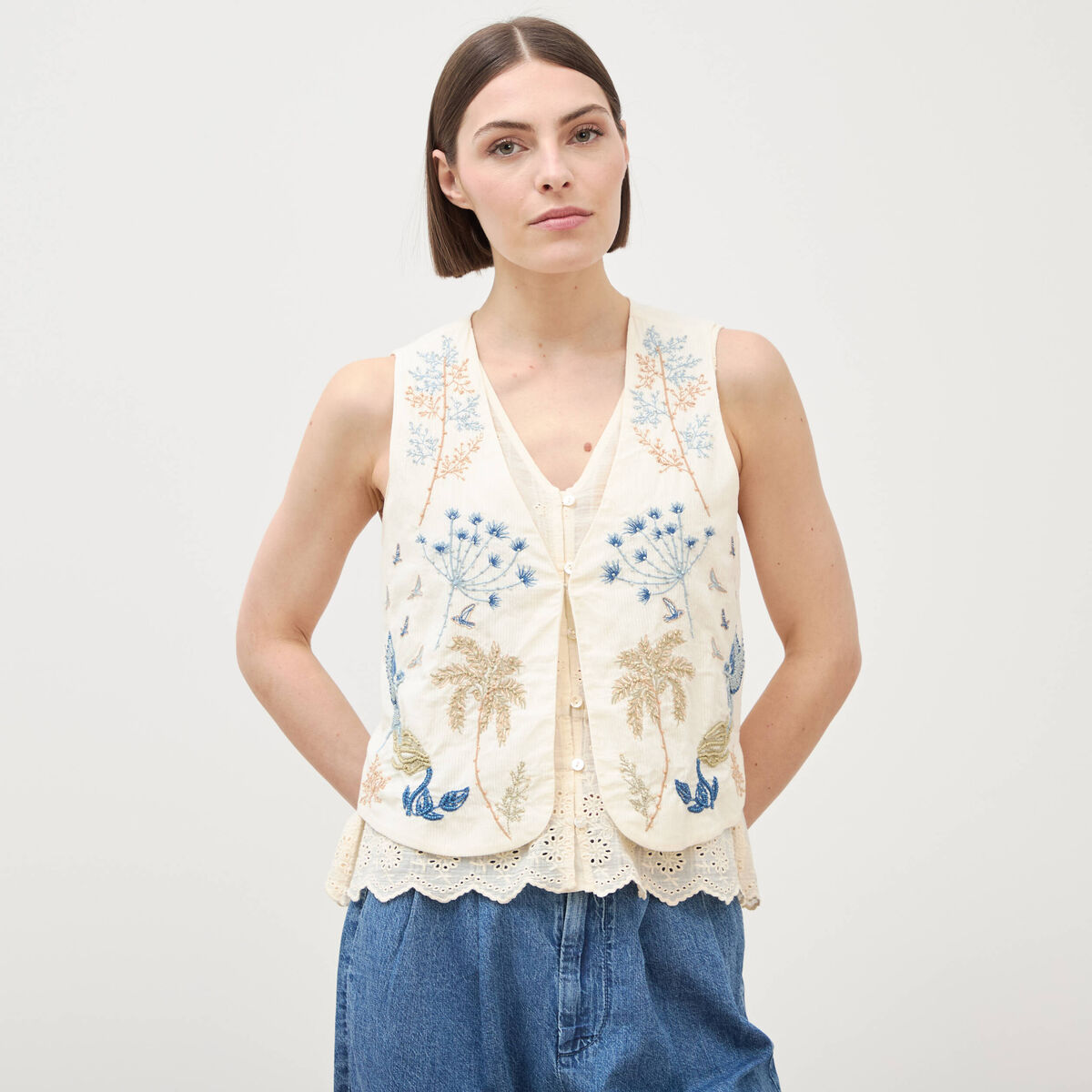 Gilet sans manches col v broderie ecru femme
