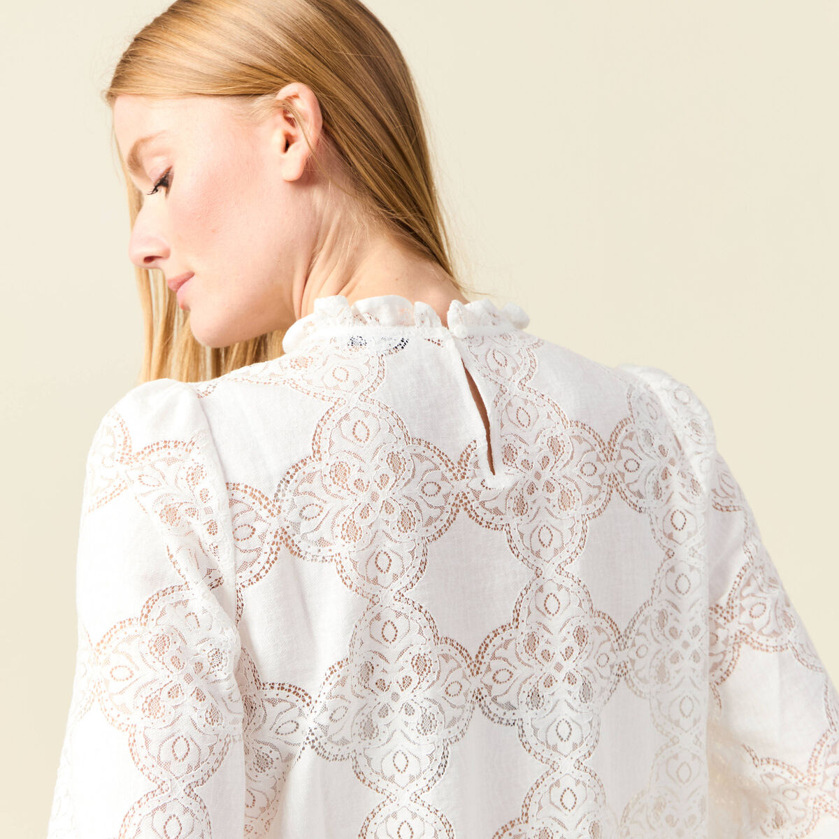 Blouse cintr&eacute;e dentelle manches longues ecru femme