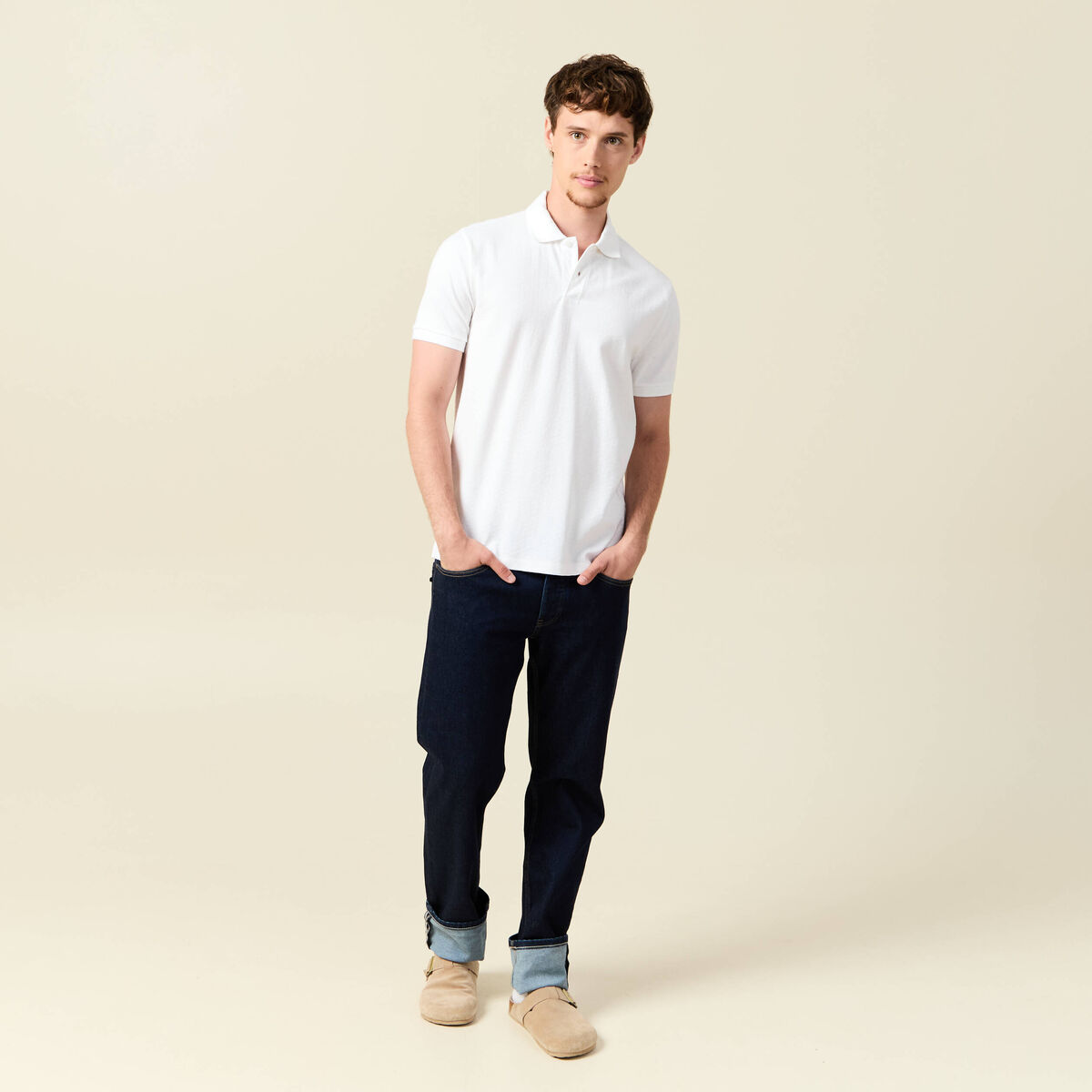 Polo cintr&eacute; en coton manches courtes blanc homme