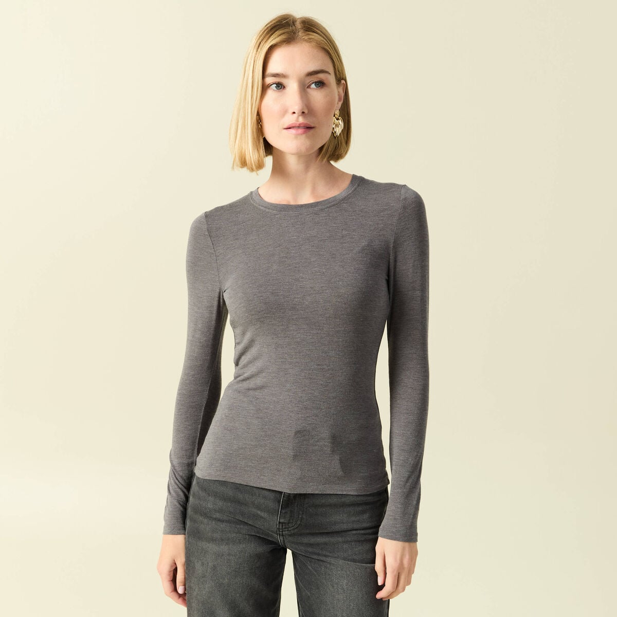 T-shirt cintr&eacute; manches longues col rond gris fonc&eacute; femme