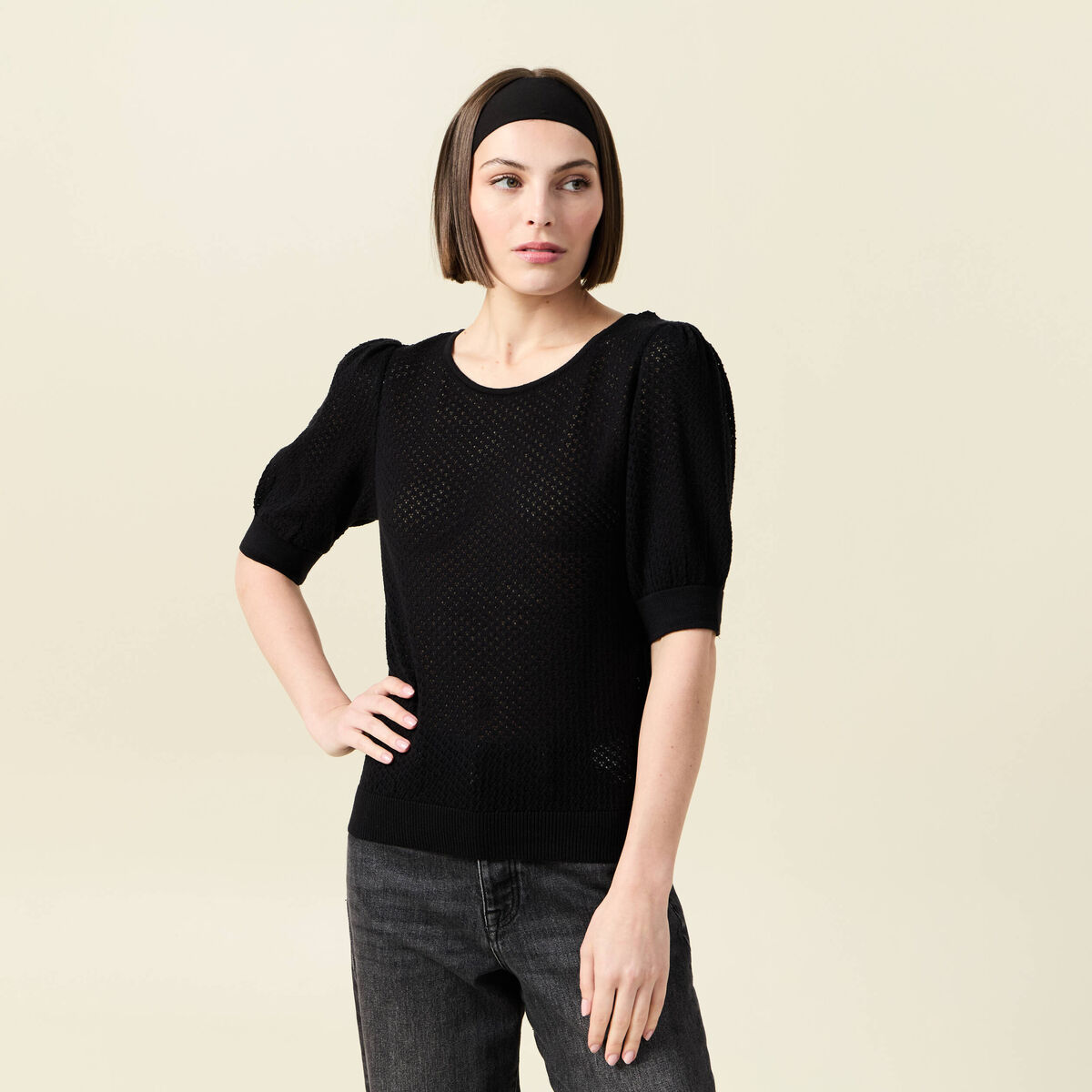 Pull manches courtes ajour&eacute; noir femme