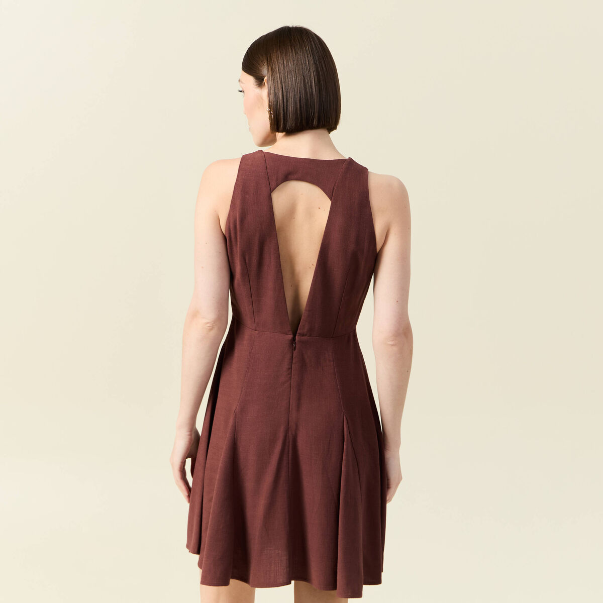 Robe sans manches col V marron femme